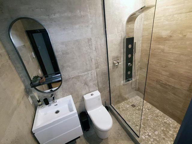 Private Room & Private Bathroom In Le Plateau مونتريال المظهر الخارجي الصورة