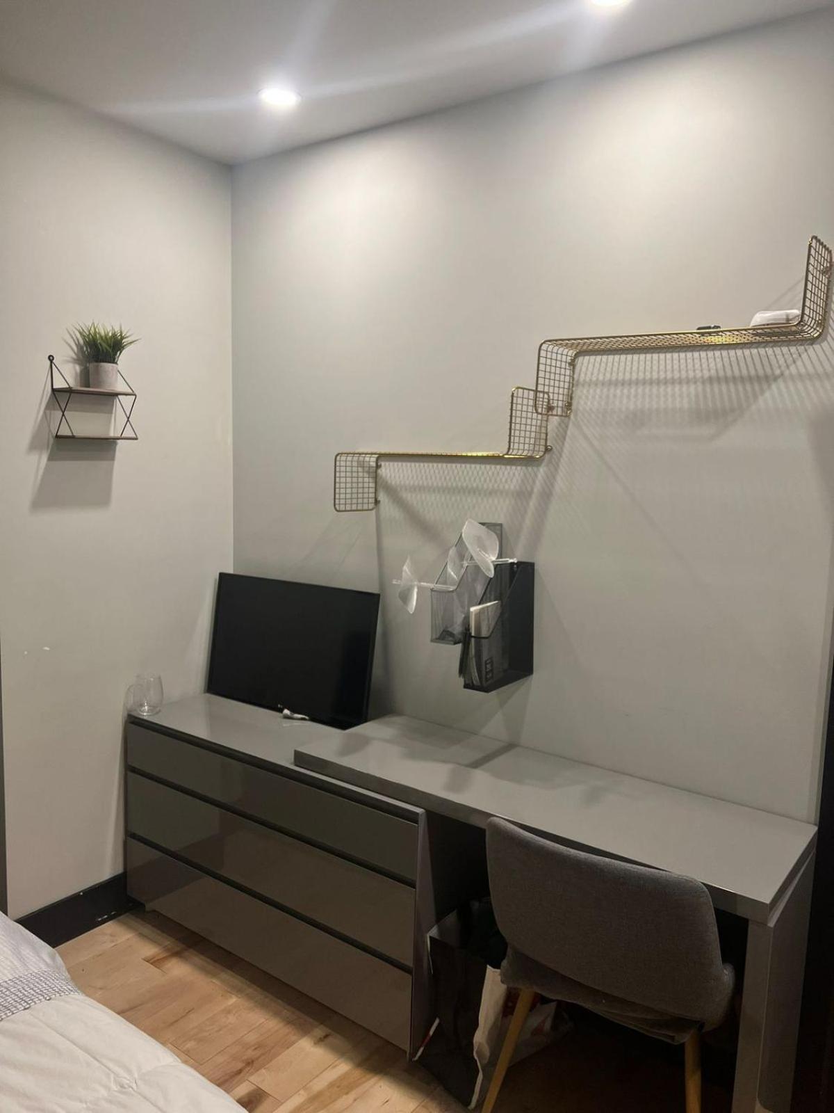 Private Room & Private Bathroom In Le Plateau مونتريال المظهر الخارجي الصورة