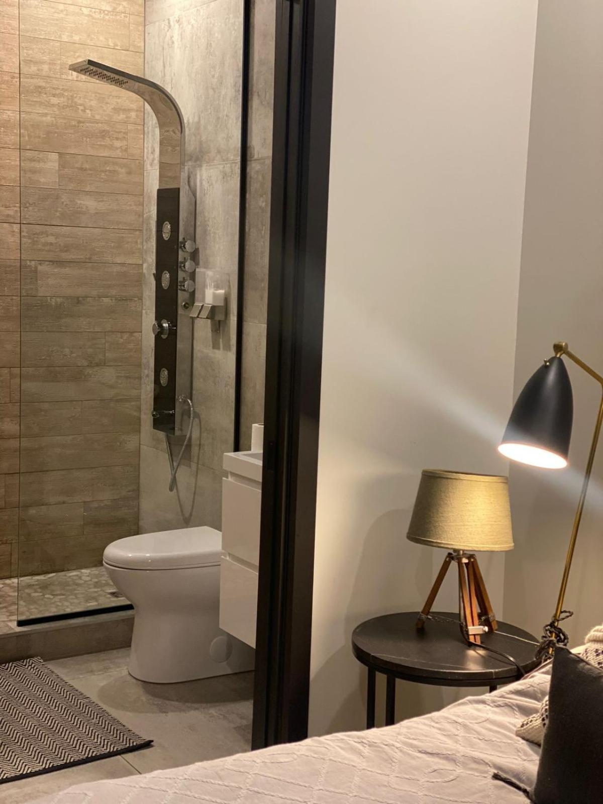 Private Room & Private Bathroom In Le Plateau مونتريال المظهر الخارجي الصورة
