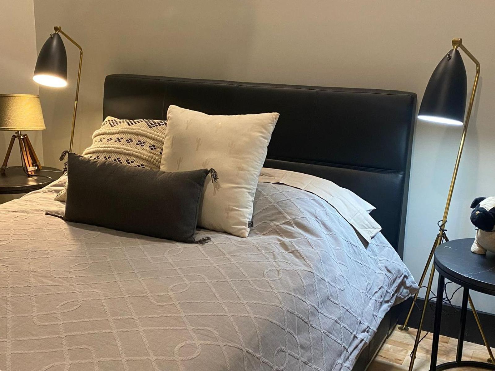 Private Room & Private Bathroom In Le Plateau مونتريال المظهر الخارجي الصورة