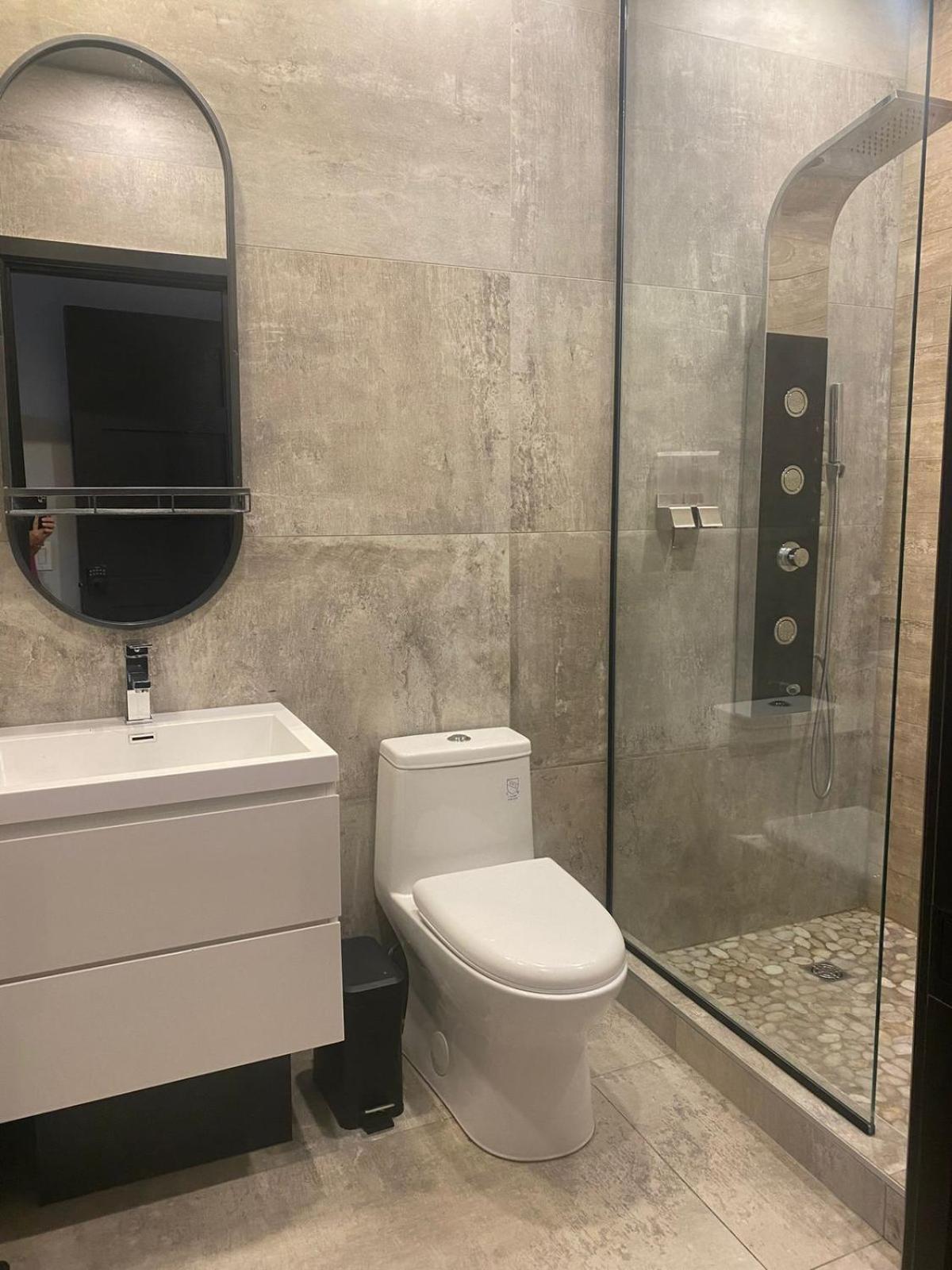 Private Room & Private Bathroom In Le Plateau مونتريال المظهر الخارجي الصورة